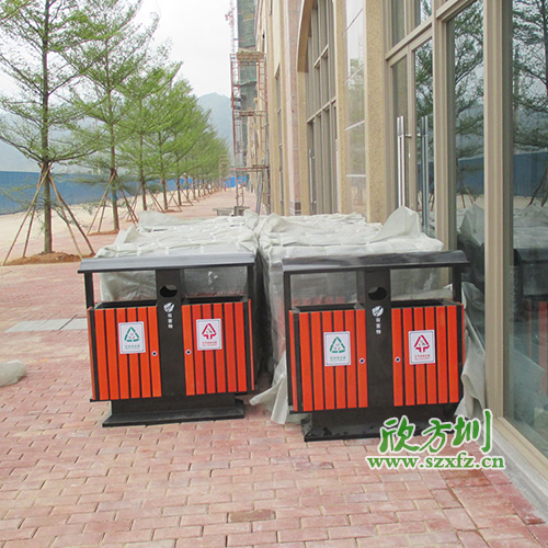 廣州清遠地產(chǎn)物業(yè)公司，增添欣方圳鋼木垃圾桶